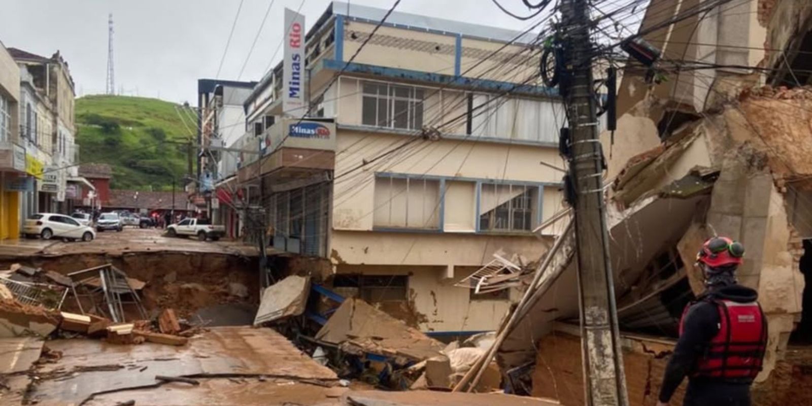 chuvas-em-mg:-autoridades-contabilizam-24-mortes-e-47-desaparecidos
