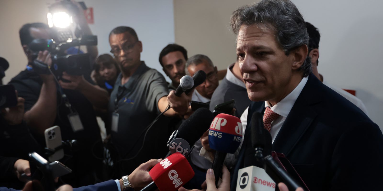 haddad:-conflito-nao-deve-impactar-economia-brasileira-imediatamente
