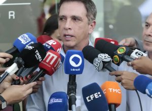 bolsonaro-deve-ter-alta-nesta-quinta-e-retornar-a-cela-na-pf