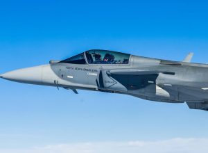 brasil-apresenta-primeiro-caca-f-39-gripen-fabricado-no-pais