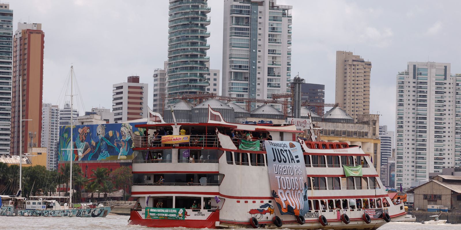 belem:-barqueata-na-baia-de-gauajara-marca-inicio-da-cupula-dos-povos
