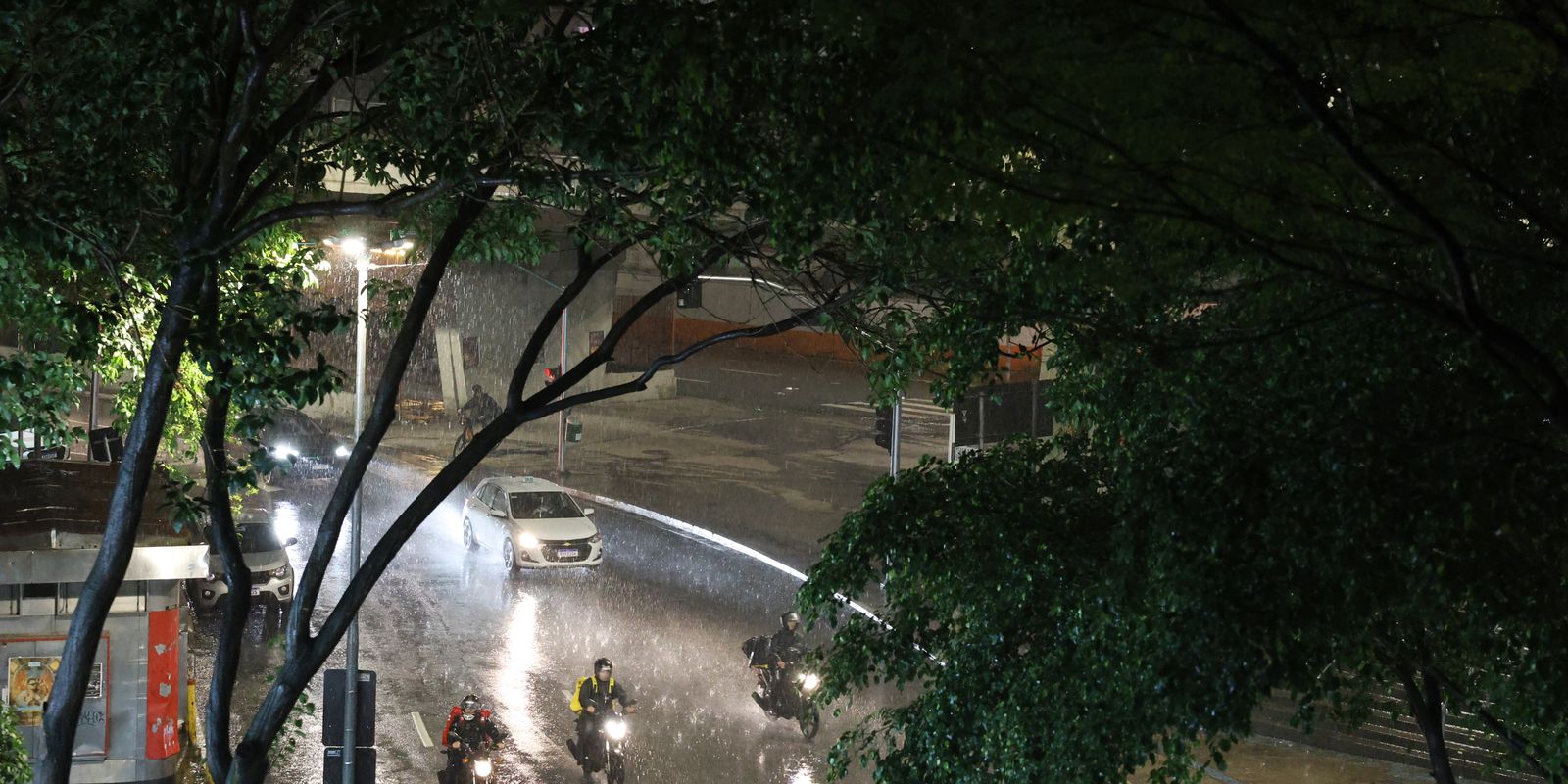 chuvas-deixam-sao-paulo-em-estado-de-atencao;-31-mil-ficam-sem-energia