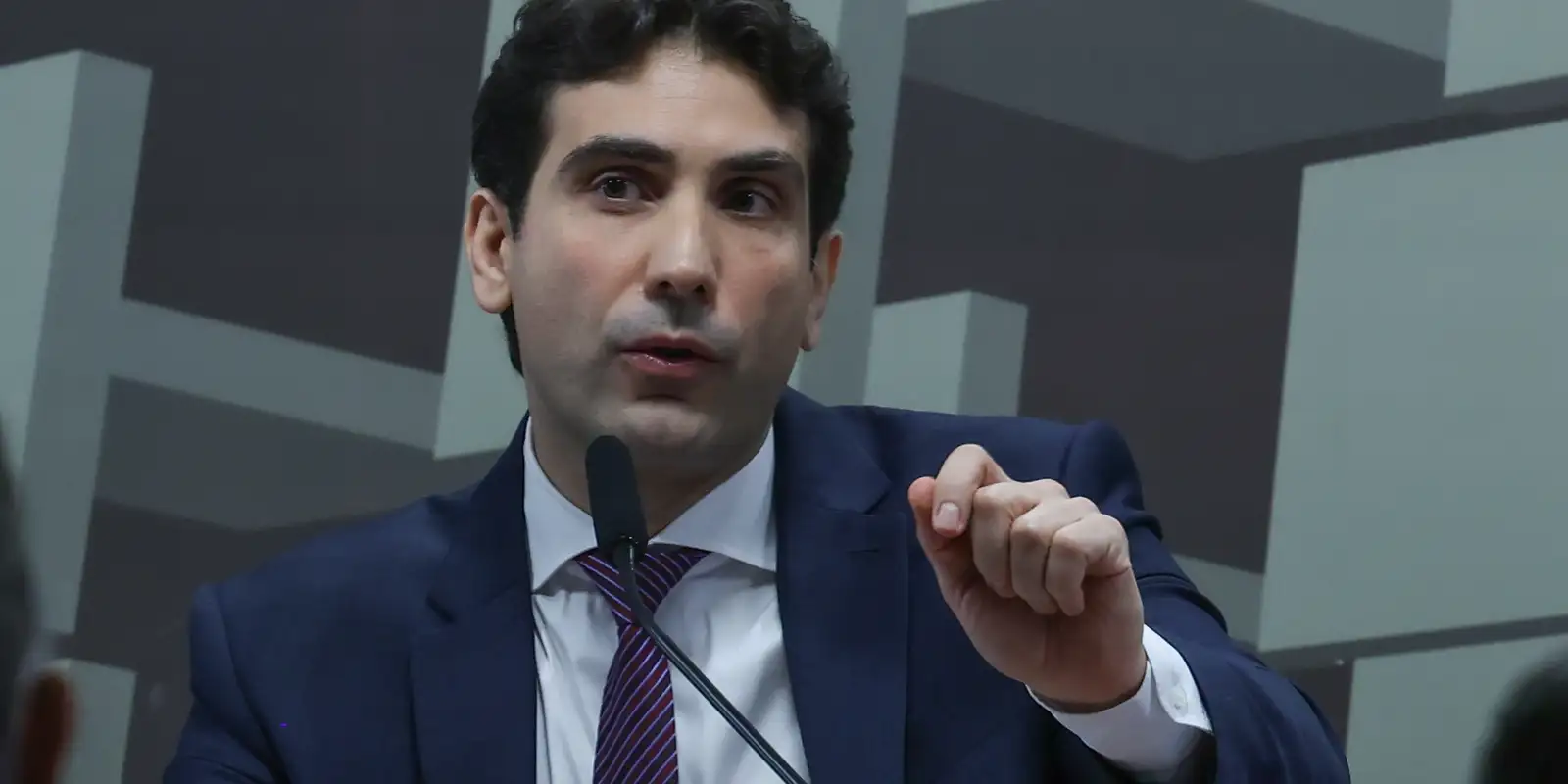 galipolo-assina-manifesto-internacional-pela-independencia-dos-bcs